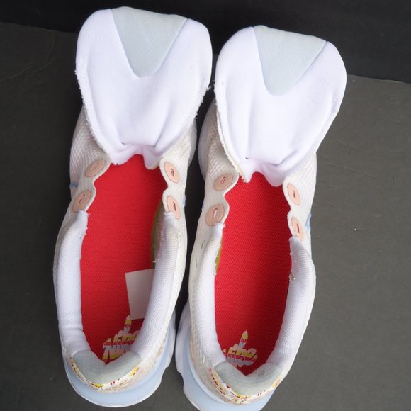 SIZE 9.5. NIKE Renew Run 'Graffiti Print' sneaker shoes. - Picture 15 of 16